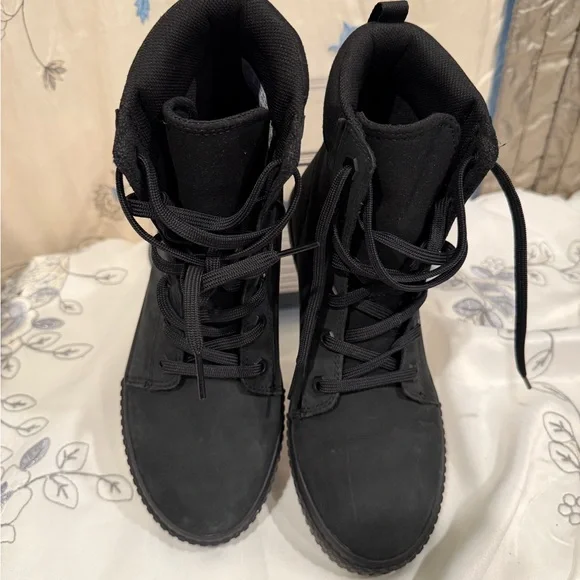 Men's Black Lace-Up Boots - Picture 11 of 11